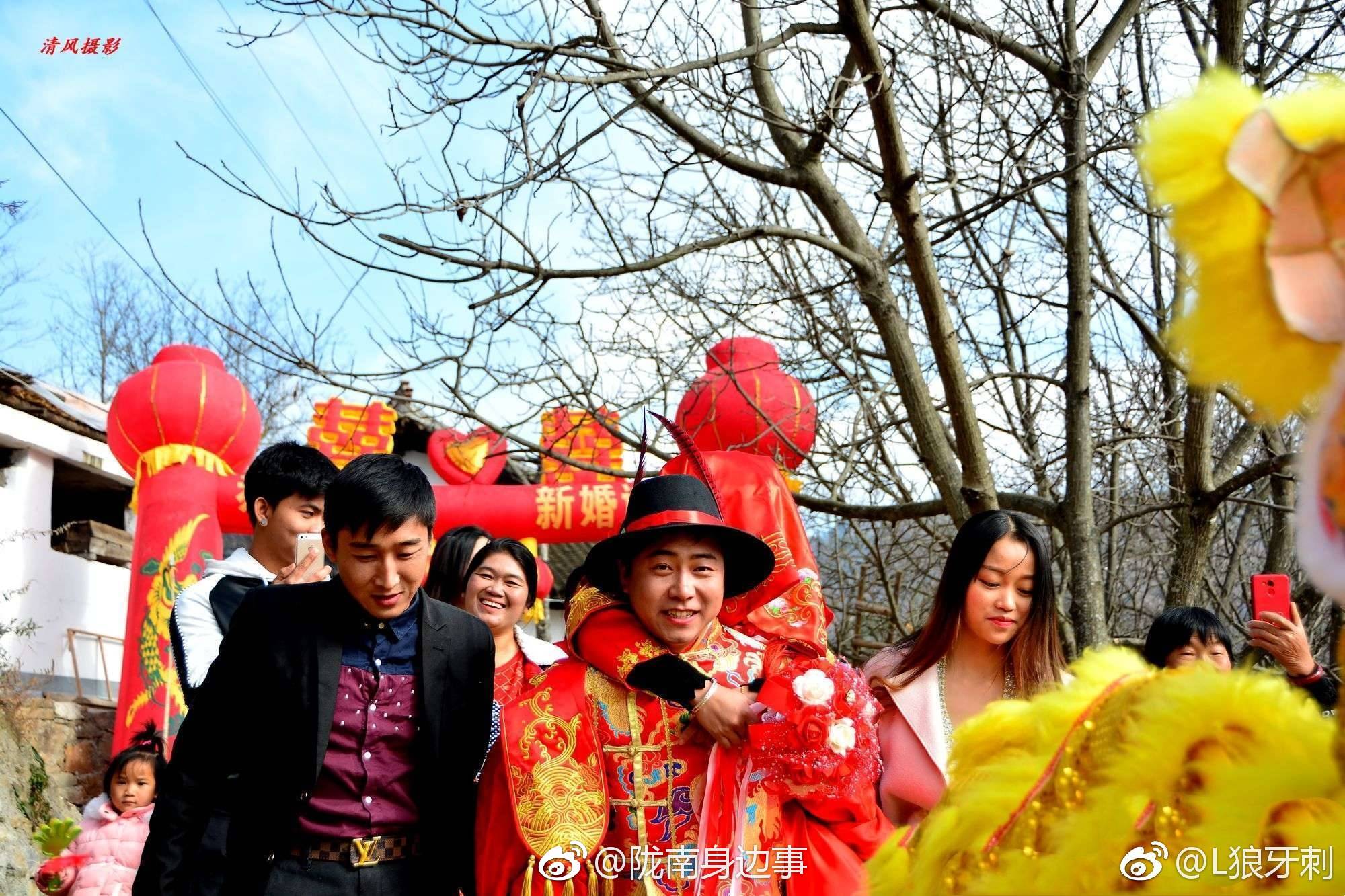 陇南农村小伙娶泰国姑娘回家,两国举办婚礼