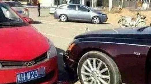 奇瑞撞上迈巴赫, 车主想买了保险够赔, 迈巴赫哭着说够赔也没用