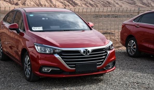 外观像奔驰, 内饰更像奔驰, 却只要10万, 很多人都在等这款车