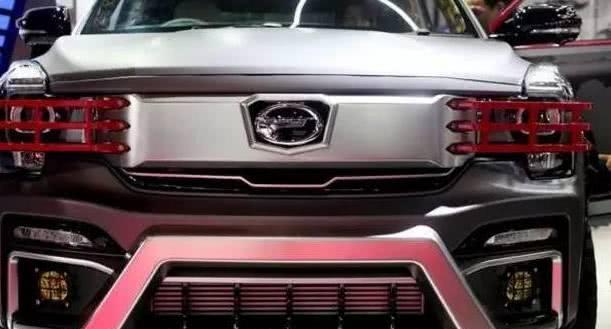 该车只卖17万，但这架势能手撕了路虎，悍马都不敢停在它身边