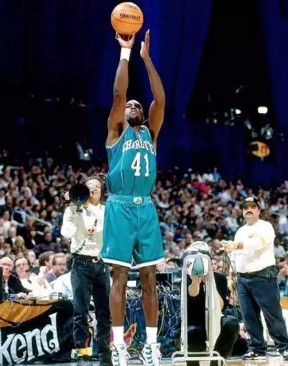 NBA历史上那么多三分高手,为何只有库里把三