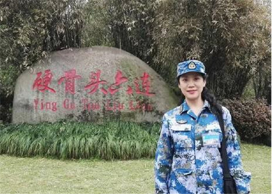 她是中国国防大学最美教授,53岁不见岁月痕迹