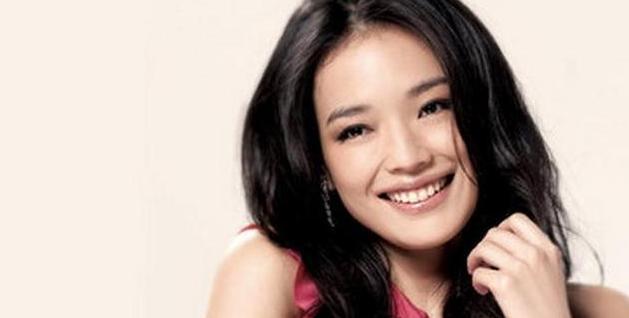 谢霆锋在她面前是小弟，拍《锋味》得找她借场地，座驾很低调