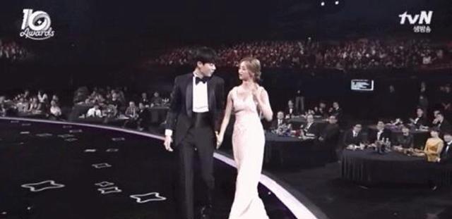 柳俊烈李惠利恋情曝光 狗焕和德善终于在一起了!