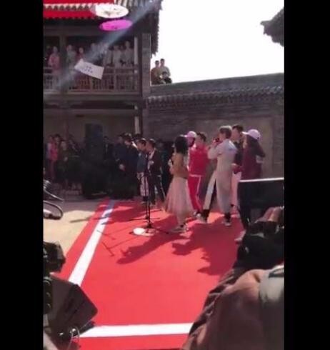 鹿晗张韶涵,张韶涵我最喜欢的歌就是快乐崇拜!和我鹿晗一起唱?