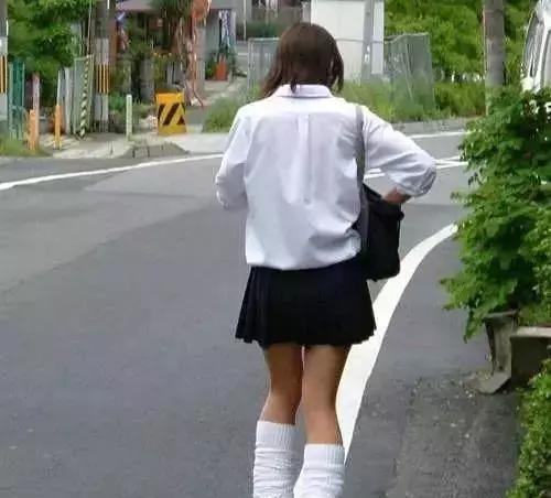 日本校服看美腿,日本高中生裙子刷新最短记录!