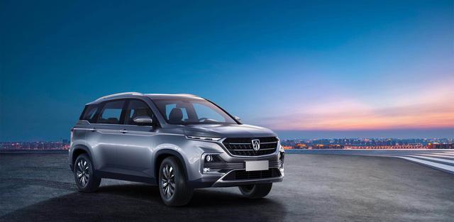 宝骏全新SUV走高级现代风，造型硬朗高大上，看外观就不止10万