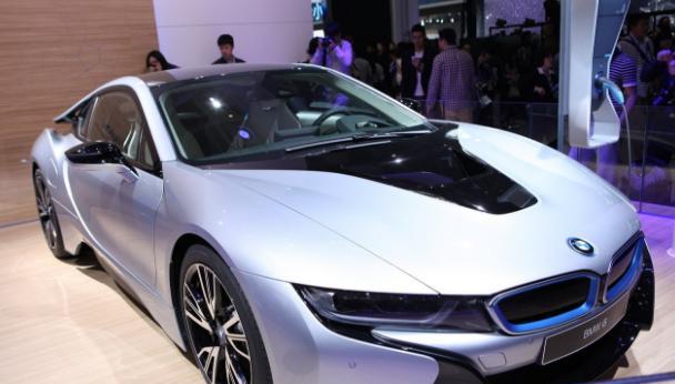 最嚣张的宝马车，配三缸1.5T动力敢卖184万，为它放弃保时捷！