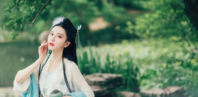 流光飞舞古装美人汉服古装白衣美女唯美写真高清壁纸头像古风