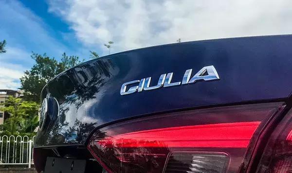 体味浓郁的女神 评阿尔法·罗密欧GIULIA