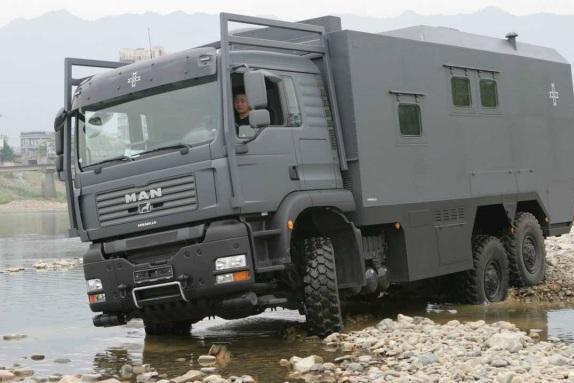 三辆“油老虎”加了2吨柴油？跟车价相比油价只是千分之一！