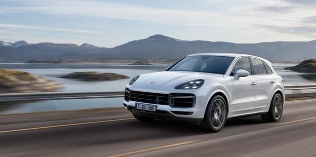 2019款保时捷Turbo秒杀路虎揽胜, 保时捷凭啥跟阿三车一般见识?