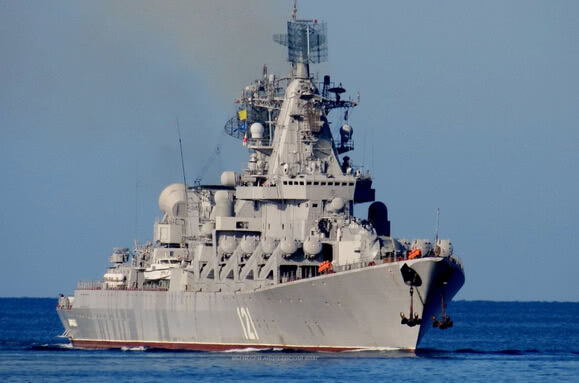 全球最失败航母,刚刚下水就出现百条裂痕,70亿