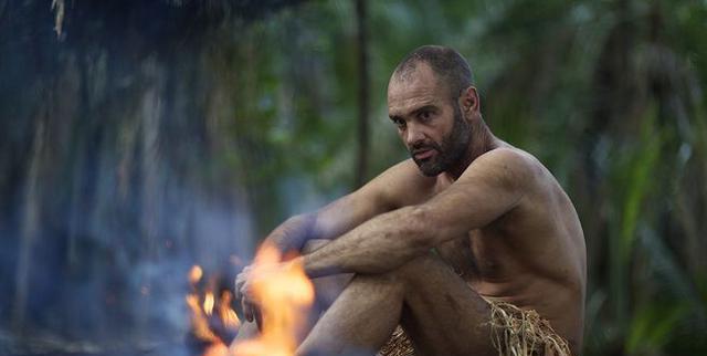 荒野求生节目幕后照片对比, 贝爷和德爷谁是一