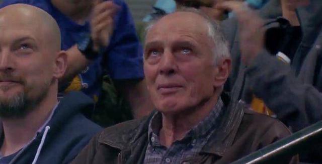 诺天王奇怪的训练方式:倒立走台阶、手推车、