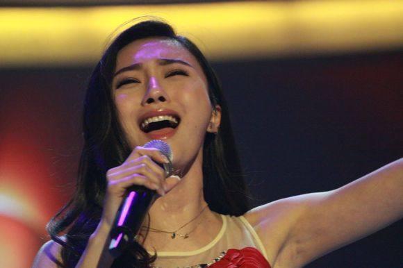 参加《中国好声音》一炮走红，父亲身家几十亿，她却不甘做花瓶！