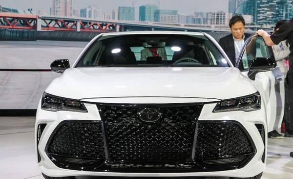 手握16万别总惦记帕萨特，丰田新车颜值帅到没朋友，取代迈腾有望