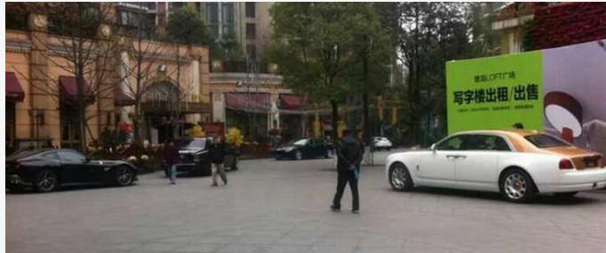 成都最富小区, 开奔驰宝马算穷人, 清一色超跑富商开劳斯莱斯