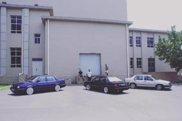 这些汽车来自上个时代