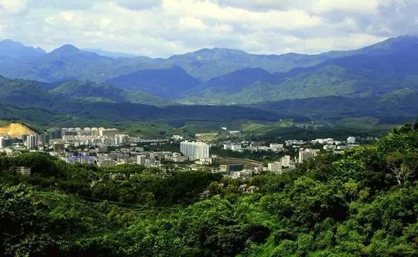 海南最神秘的民族和最美的山