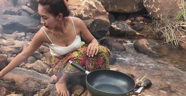 实拍老挝美女野炊,