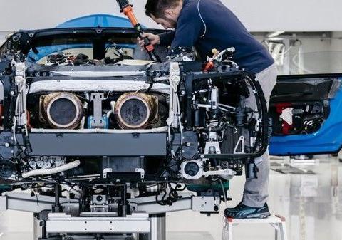 布加迪20壮士日夜赶工 Chiron年产目标终达标