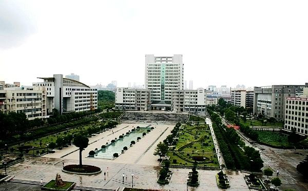 南华总人口_中国人口总人口预测