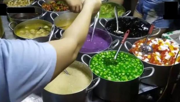 美女摆摊卖小吃，一份8元年轻人抢着买，一天二十多锅不够卖！