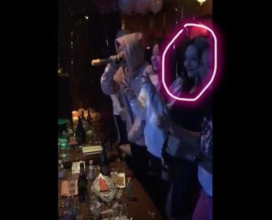 PGOne与好友K歌视频曝光 李小璐疑似也在场