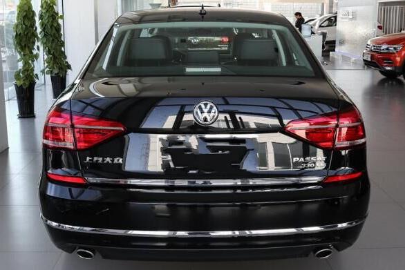 和凯美瑞竞争十几年，如今终于降价了，狂跌4万比宝马奥迪厚道！