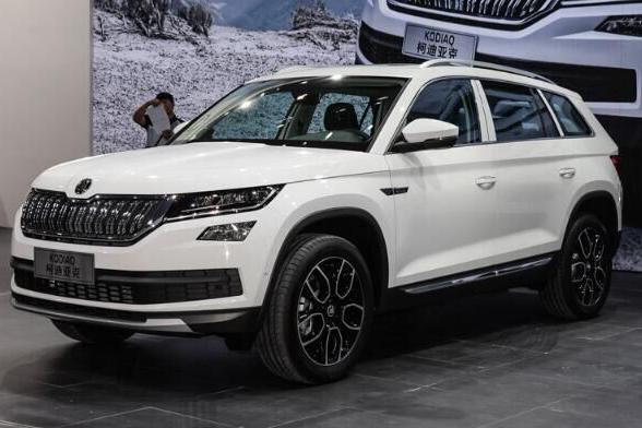 买不起宝马X5就看它，性能远超汉兰达，配四驱17万，谁还看途观