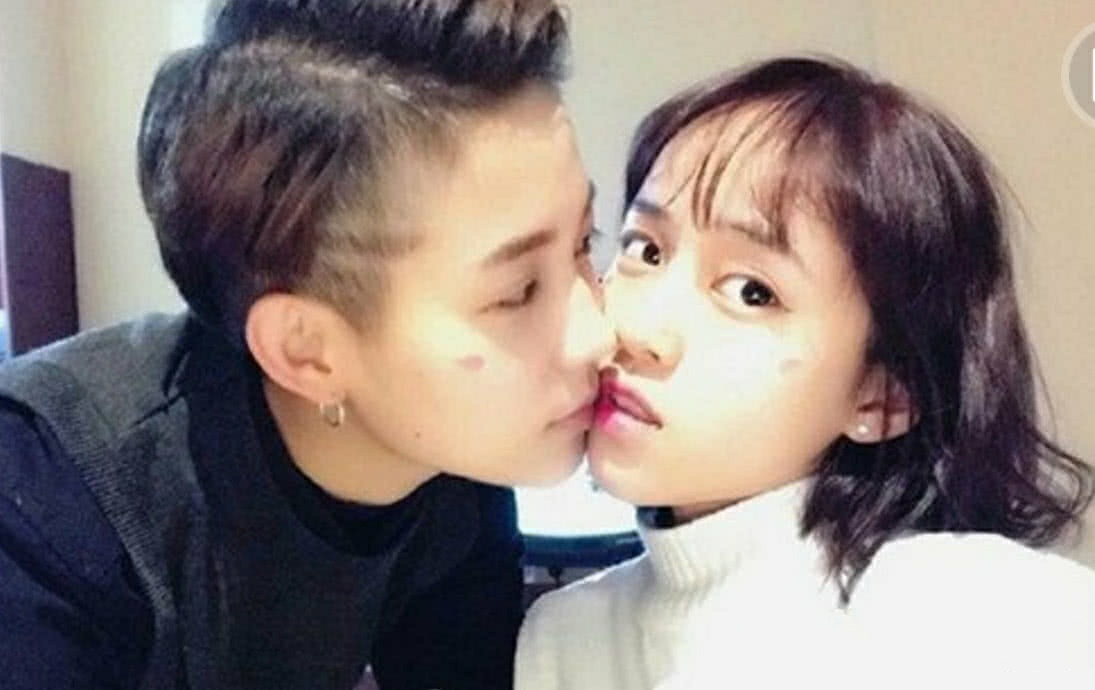 他在快手充值1亿后,官方秒封了二驴,女主播们