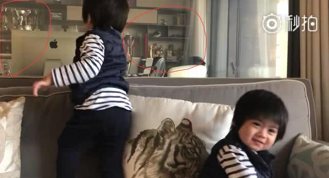 林志颖晒双胞胎儿子背唐诗,老三乖巧背诗,比老二聪明太多!