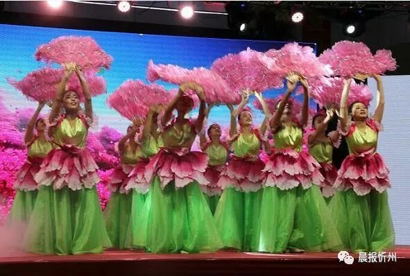 忻州师院附中庆功会昨惊艳上演,480多学生成功