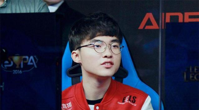 Faker斗鱼直播原来只是转播?网友:心疼那些送