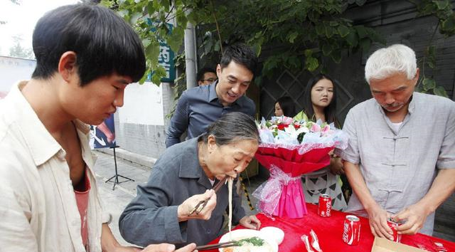 慈祥的初中张少华重病卧床,丑娘现在打死妈妈唐庄儿女需要人图片