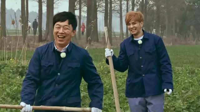 《极挑4》黄渤魔性“嗑瓜子”秒变表情包,挑战嗑瓜子大赛