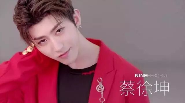 NPC男团广告代言终于合体,蔡徐坤再站C位,小