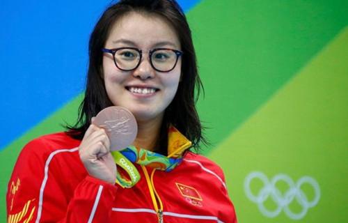 傅园慧因训练受伤严重,表示请不起队医,如果不