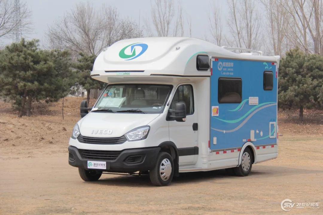 49.8万买它面子倍儿足 沙发床比额头床还大 戴德隆翠哆啡C8房车