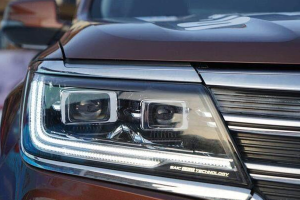 上汽再造爆款，车重超两吨，7座+智能互联，卖22万土豪越野都选它