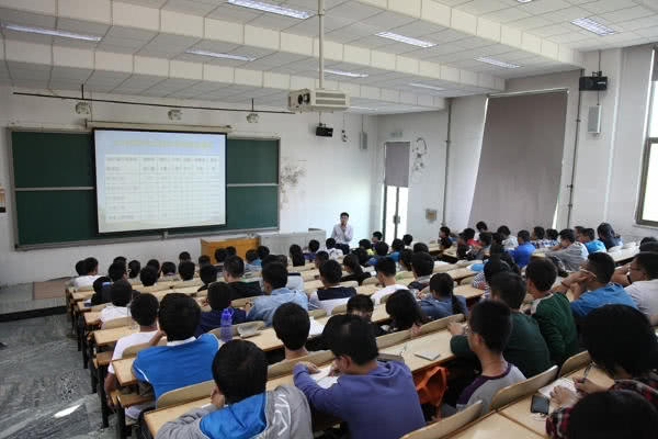 大数据解析如何科学报考哈尔滨工业大学?小语