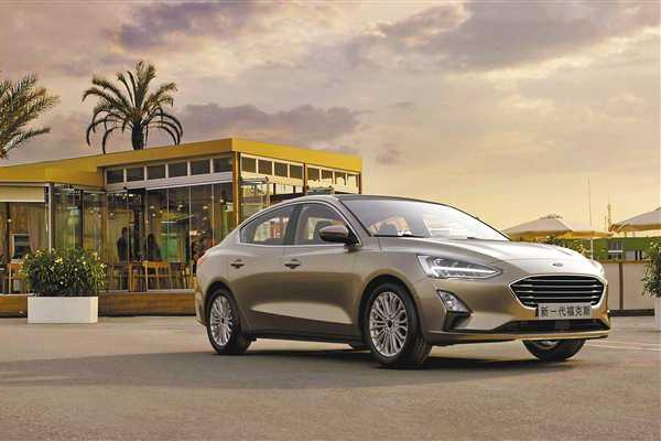 外形完全大变脸，1.5T+8AT动力系统，全新福克斯这次没让人失望