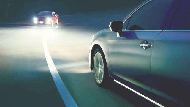 高速上到底是开远光灯还是近光灯?连老司机可