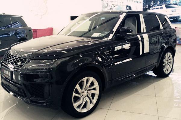 在千遍一律的大型SUV中，唯有路虎揽胜运动将豪华渗透到了骨子里