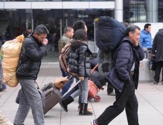 在农村大部分年轻人外出打工,老人不识字,导致没有及时申请或者没有