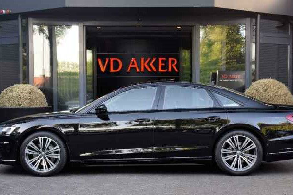 科技感十足的奥迪新A8，黑色车身真霸气