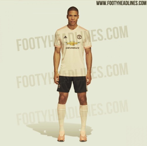 官方:曼联新赛季第三球衣将为粉色