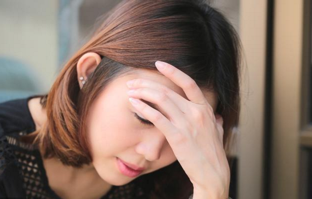 崩溃大哭,婆婆说:你拿这钱做些小生意吧,一定把我孙子照顾好,记住女人