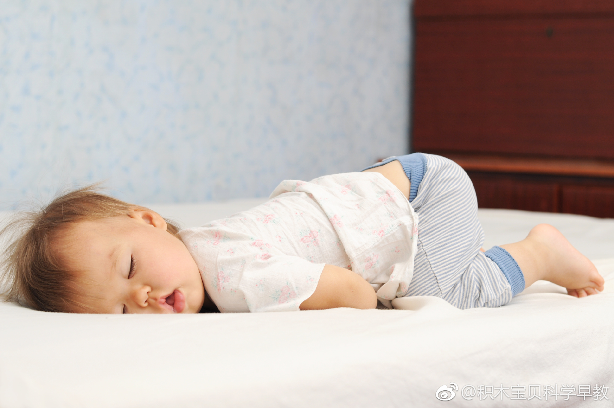 Q：我之前听说过贫血痣，现在孩子脸上长了一些斑点